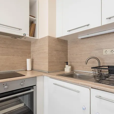 Varna Beach Apartment شقة